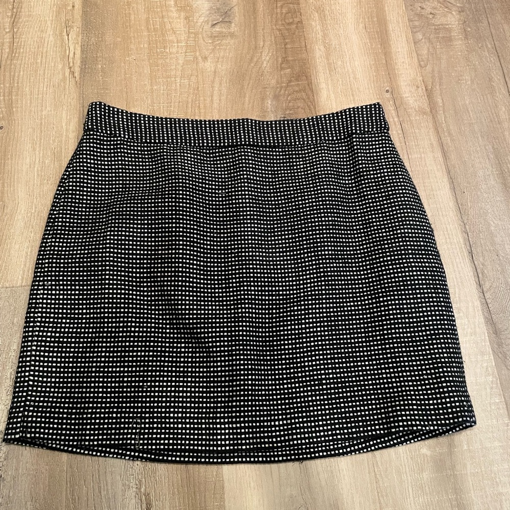Gap black and white pattern skirt in size 0